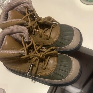 Nike toddler kids Green sneaker Boots size 13c, Preloved